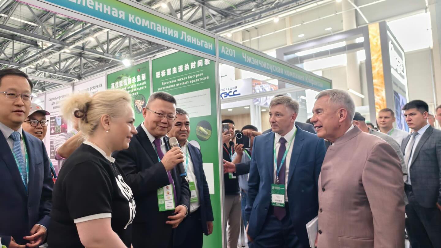 跨境搜代表中方企业向鞑靼斯坦总统作合作成果汇报